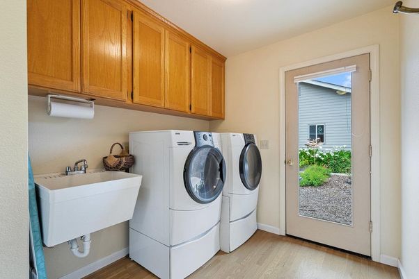 Interior, Washer, Wood Texture Flooring