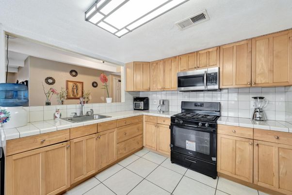 Interior, Kitchen, Tile Countertops