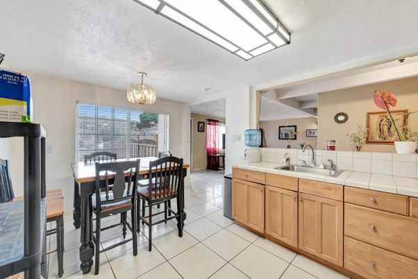 Chandelier, Dining room, Interior
