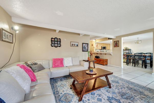 Chandelier, Dining room, Interior, Kitchen, Living room