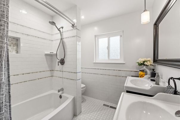 Bathroom, Interior, Pendant Lights, Recessed Lighting
