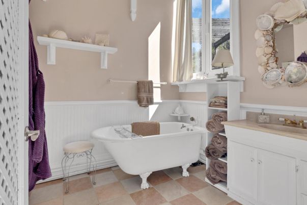 Bathroom, Free Standing Baths, Interior
