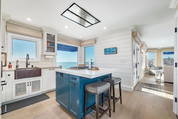 Interior, Kitchen, Recessed Lighting, Water, Wood Texture Flooring