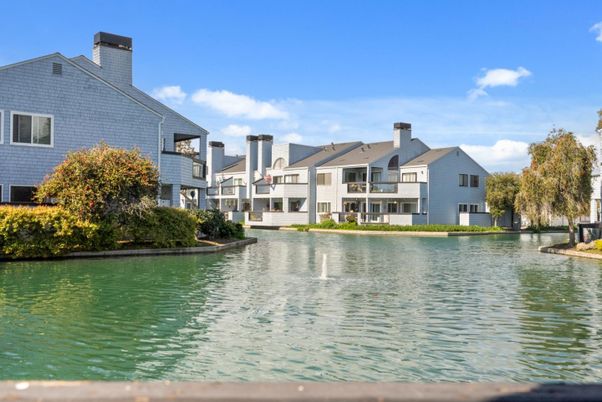Exterior, Lake
