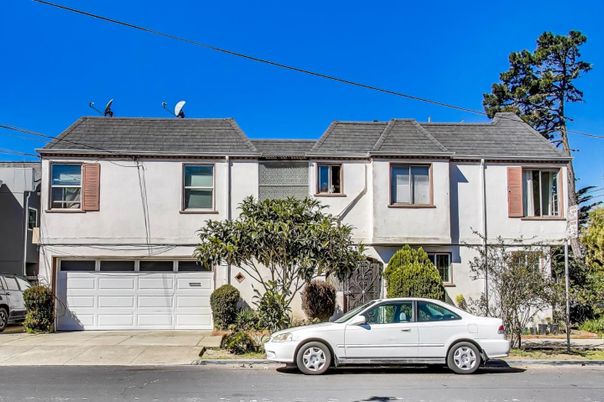 Attached, Exterior, Facade, Rowhouse