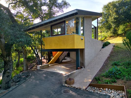 Backyard, Exterior, Facade, Modern