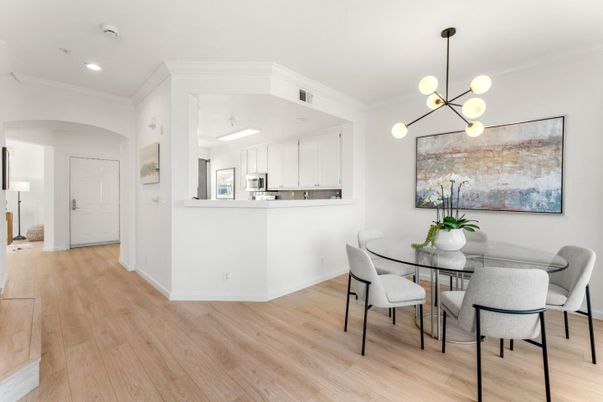 Dining room, Interior, Kitchen, Pendant Lights, Recessed Lighting, Wood Texture Flooring