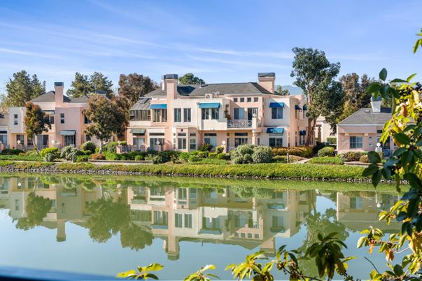 Exterior, Lake