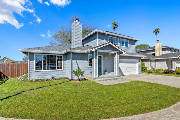 Attached, Exterior, Facade, Ranch