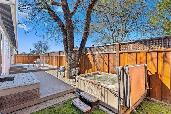 Exterior, Hot Tub