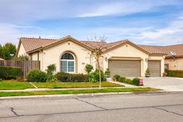 Attached, Exterior, Facade, Spanish Mediterranean