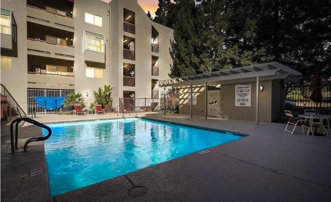 Exterior, Pool