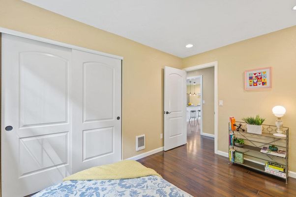 Interior, Recessed Lighting, Wood Texture Flooring