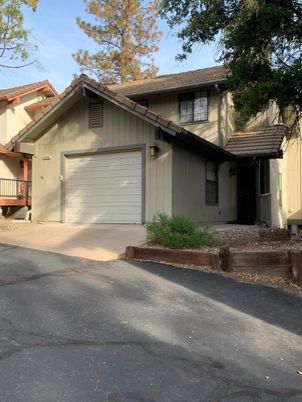 Attached, Exterior, Facade, Farmhouse