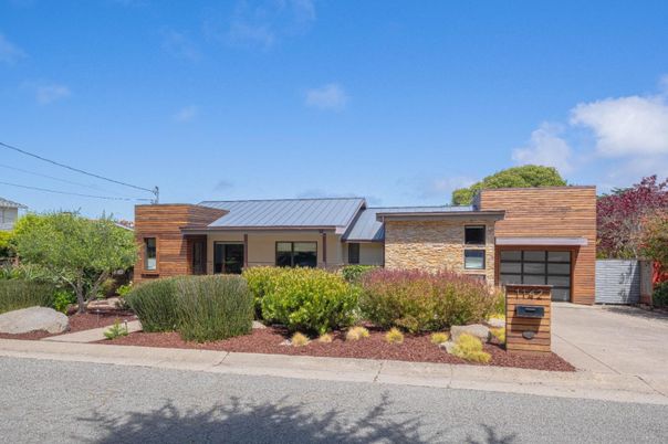 Attached, Exterior, Facade, Brick Facade, Modern