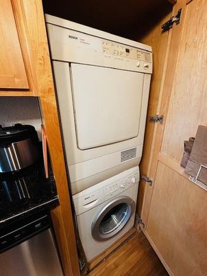 Interior, Utility Closets, Washer, Wood Texture Flooring