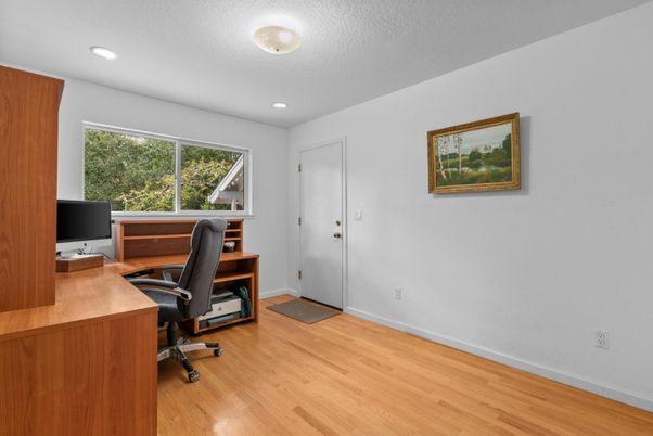 Home Office, Interior, Recessed Lighting, Wood Texture Flooring