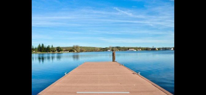 Exterior, Lake