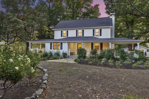 Exterior, Facade, Farmhouse