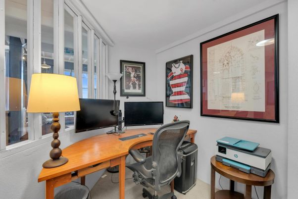 Home Office, Interior