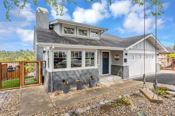Attached, Exterior, Facade, Ranch