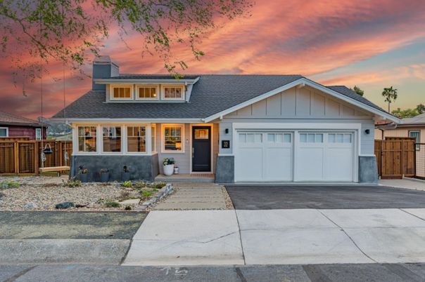 Attached, Exterior, Facade, Ranch