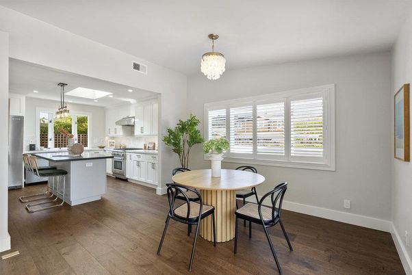 Chandelier, Dining room, Interior, Kitchen, Pendant Lights, Recessed Lighting, Wood Texture Flooring