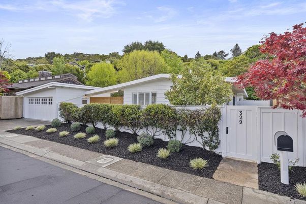 Attached, Exterior, Facade, Ranch