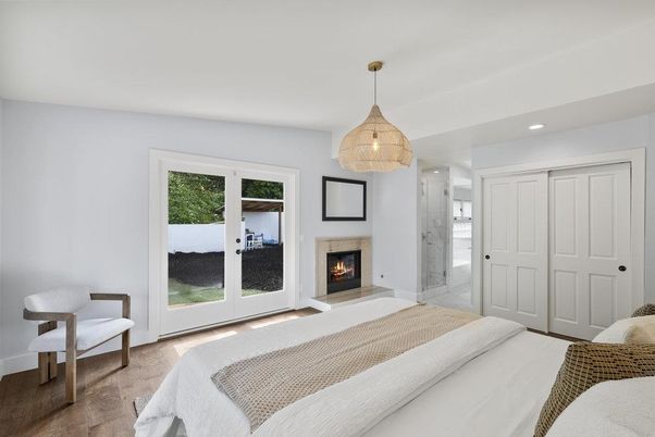 Bedroom, Fireplace, Interior, Pendant Lights, Recessed Lighting