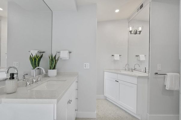 Bathroom, Dual Sink Vanities, Interior, Recessed Lighting