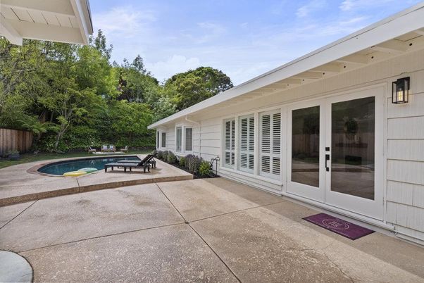 Exterior, Pool