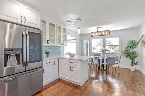 Dining room, Interior, Kitchen, Pendant Lights, Stainless Steel Appliances, Wood Texture Flooring