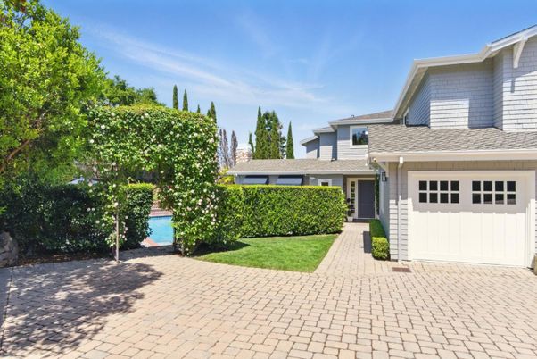 Attached, Exterior, Facade, Ranch