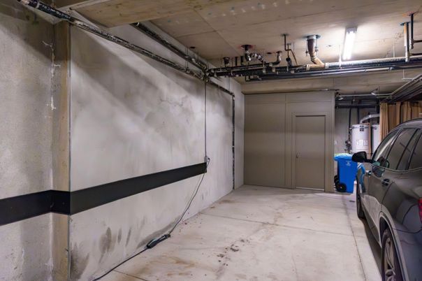 Garage, Interior