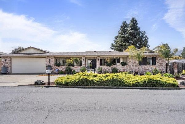 Attached, Exterior, Facade, Brick Facade, Ranch