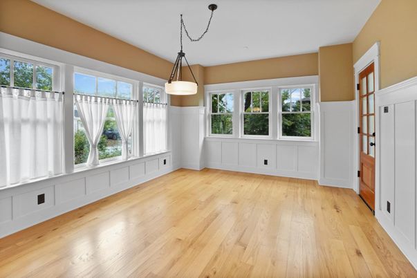 Empty room, Interior, Pendant Lights, Wood Texture Flooring