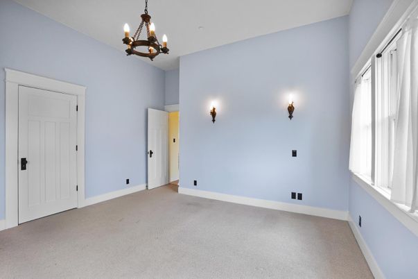Chandelier, Empty room, Interior