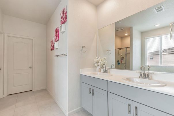 Bathroom, Dual Sink Vanities, Interior, Recessed Lighting