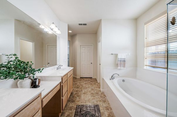 Bathroom, Dual Sink Vanities, Interior, Recessed Lighting