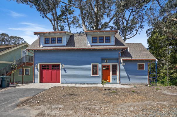 Attached, Exterior, Facade, American Foursquare