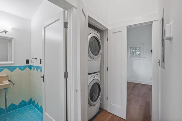 Interior, Utility Closets, Washer, Wood Texture Flooring