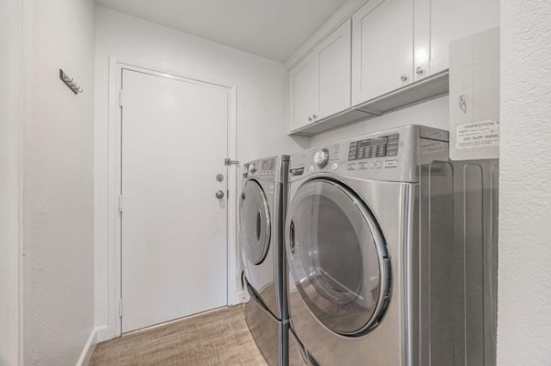 Interior, Utility Closets, Washer, Wood Texture Flooring