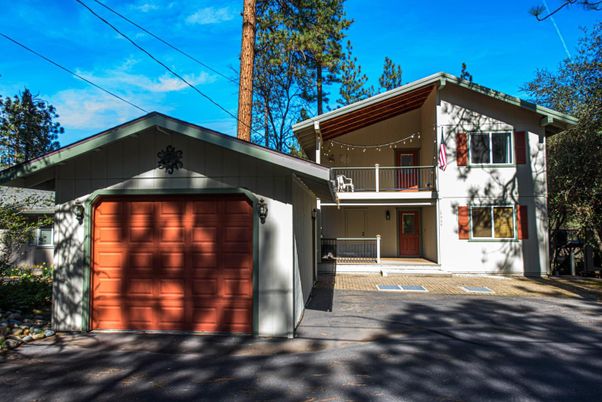Attached, Exterior, Facade, American Craftsman