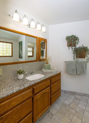 Bathroom, Dual Sink Vanities, Interior