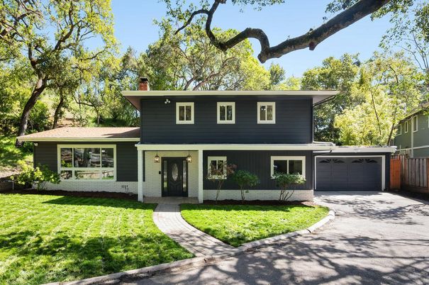 Attached, Exterior, Facade, American Foursquare