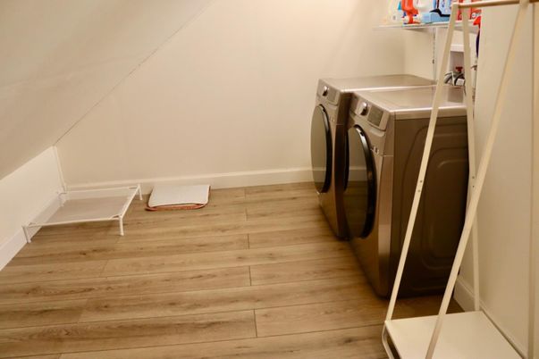 Interior, Washer, Wood Texture Flooring