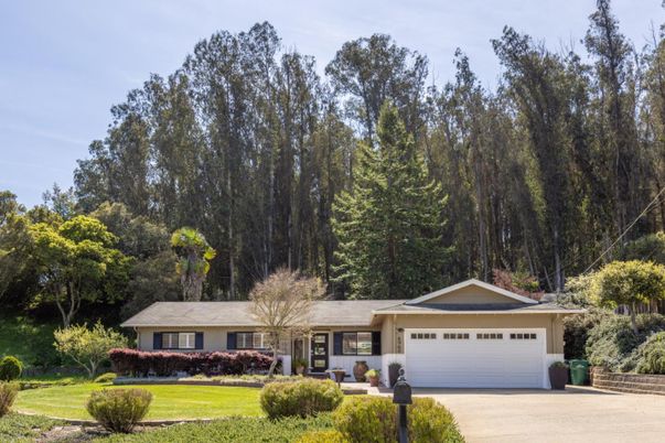 Attached, Exterior, Facade, Ranch