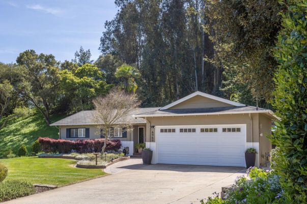 Attached, Exterior, Facade, Ranch