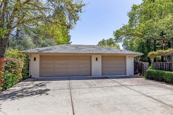 Detached Garage, Exterior