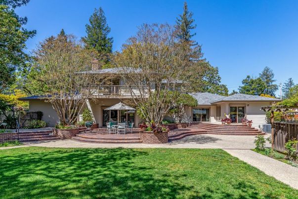 Backyard, Exterior, Facade, Ranch